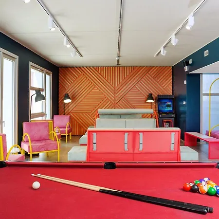 Hotel Cx Student & Explorer Place *