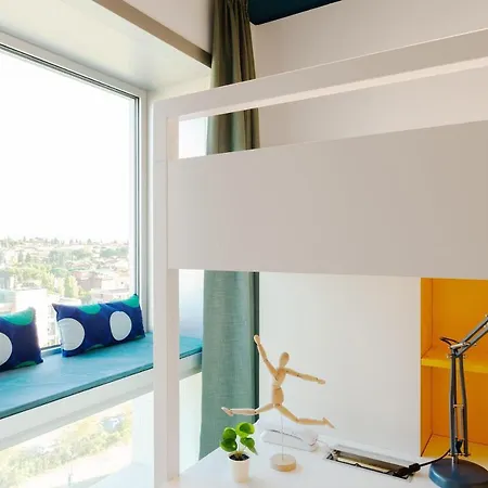 Cx Student & Explorer Place Hotel *