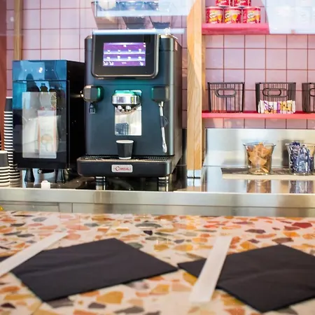 Hotel Cx Student & Explorer Place *